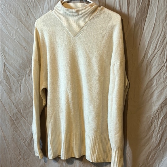 Everlane Cream Sweatshirt with Cozy Mock Neck and Relaxed Fit - Picture 1 of 3